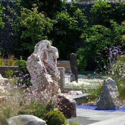 natural landscaping garden stone rocks